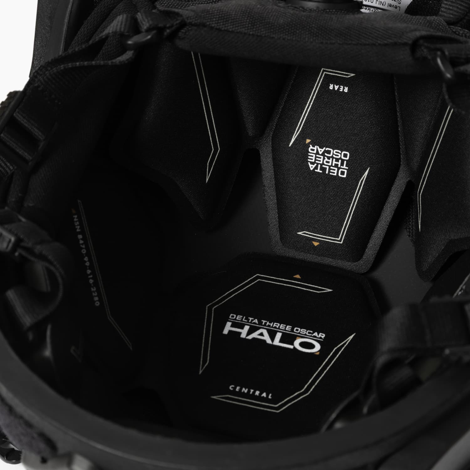 HighCom Striker BOLTLESS ACHHC is a high-cut combat helmet tested to NIJ IIIA standards. Features a Summit Shroud, D3O Halo pads, integrated rail system, 6piece loop, a bungee retention system and a 4-point boltless harness for a secure fit UN Blue, Small 6